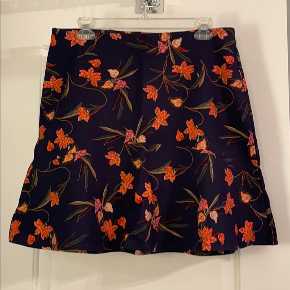 LOFT - Floral Ponte Flippy Skirt - Picture 4 of 7